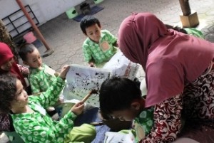 Pengetahuan mengejar anak atau anak mengejar Pengetahuan